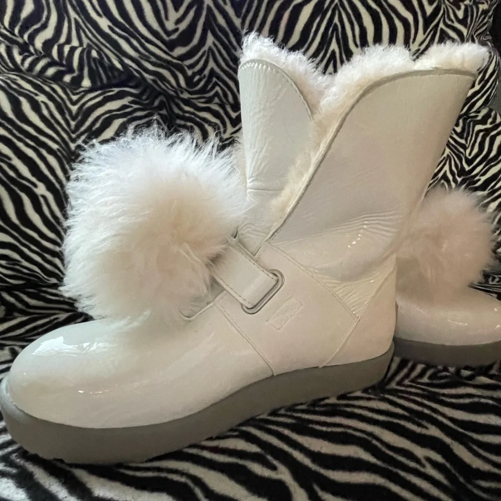 NWTinB UGG ISLEY WATERPROOF BOOTS WHITE SZ 9.5 RARE - Picture 10 of 12